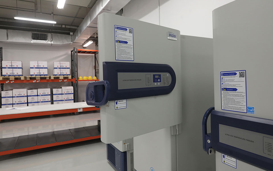 Έφτασαν στην Ελλάδα τα ψυγεία για τα εμβόλια-2