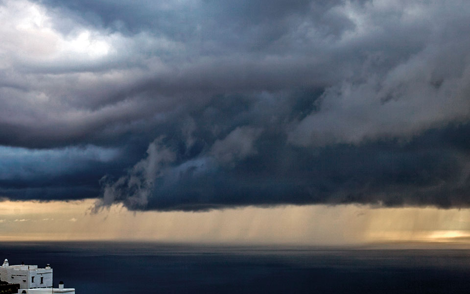 καραντίνα-στο-νησί-561202775