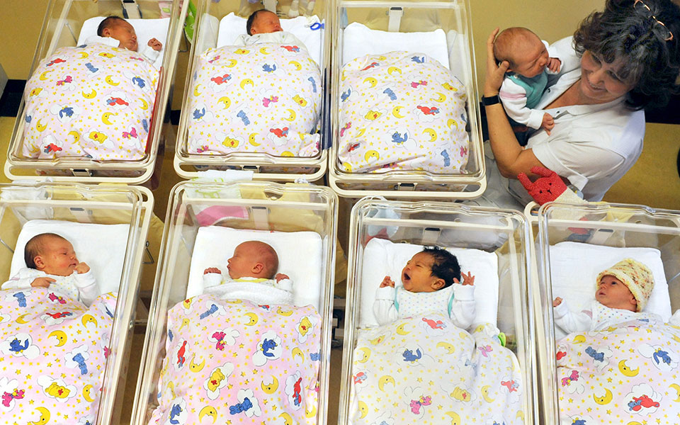 η-πανδημία-ανακόπτει-τις-γεννήσεις-στ-561181273