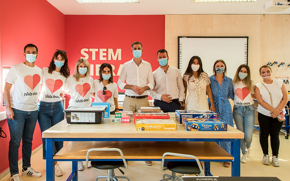 μια-διαδραστική-σχολική-αίθουσα-με-τη-561194857