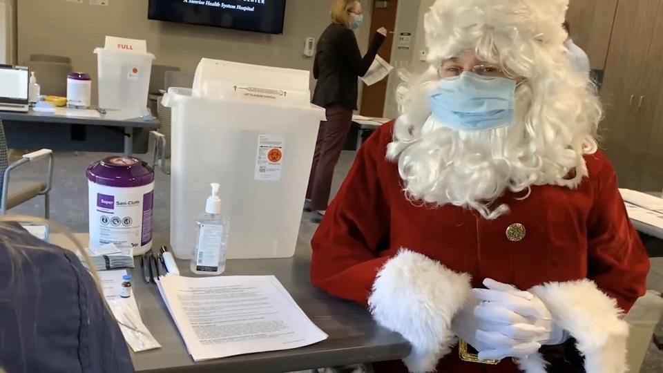 εμβολιάστηκε-και-ο-άγιος-βασίλης-βίν-561200047