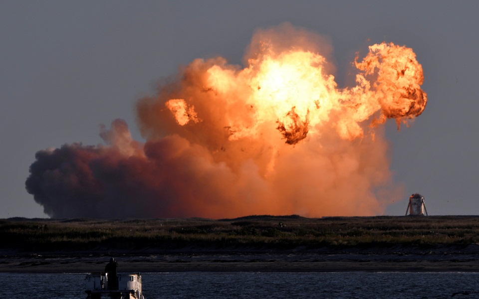 συνετρίβη-το-σκάφος-της-spacex-κατά-την-επισ-561190552
