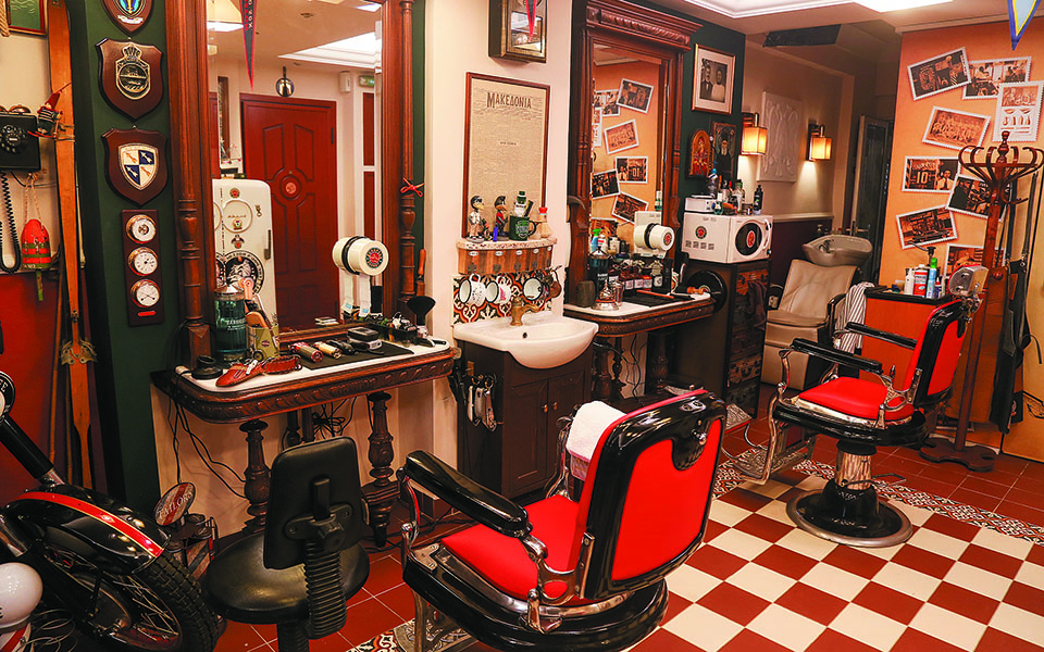 τα-κούριερ-τα-κουρεία-και-ο-παλιμπαιδι-561194080