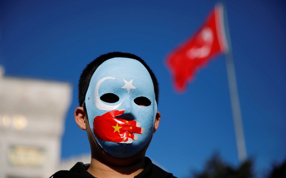 πίεση-στην-άγκυρα-να-μην-αφήσει-έκθετο-561210283