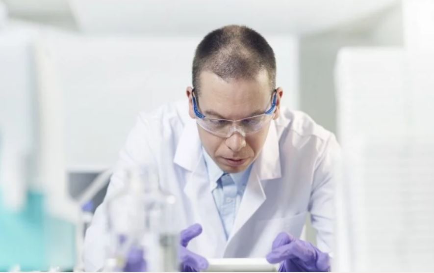 astrazeneca-στο-mr-το-εμβόλιο-είναι-ασφαλές-έτ-561202459