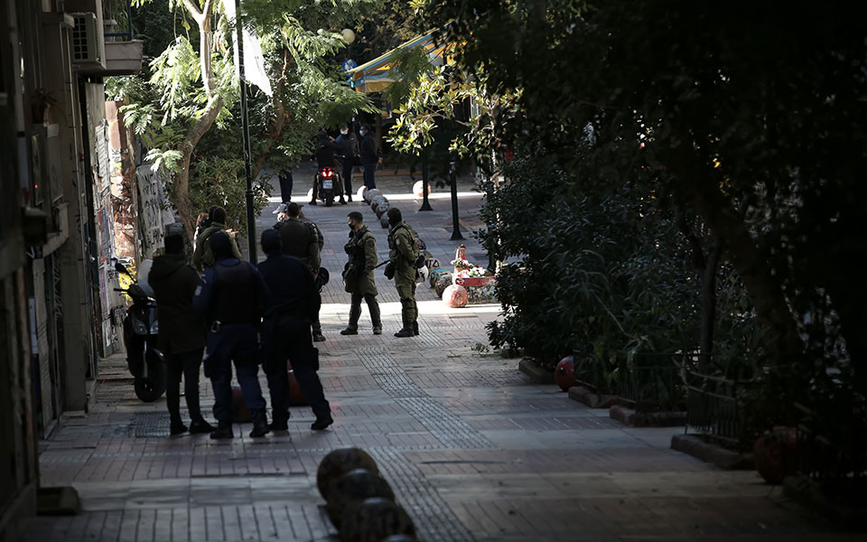 ελ-ασ-143-συλλήψεις-για-παραβίαση-των-μέτ-561186613