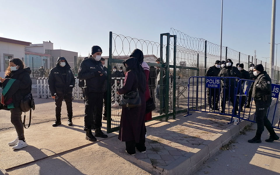 τουρκία-υπό-κράτηση-δεκάδες-στρατιωτ-561179542