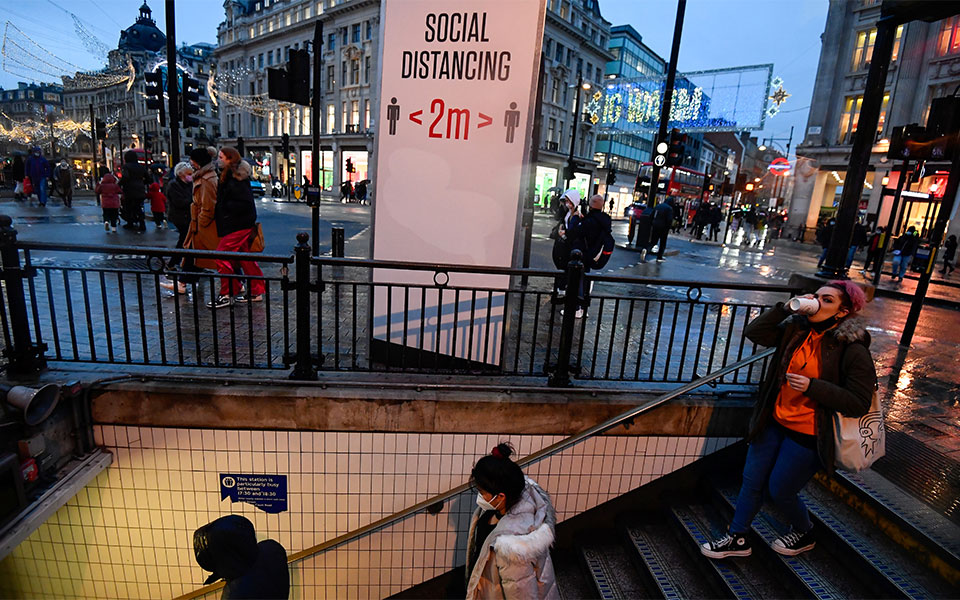 βρετανία-προς-καθολικό-lockdown-μετά-την-αμ-561199822