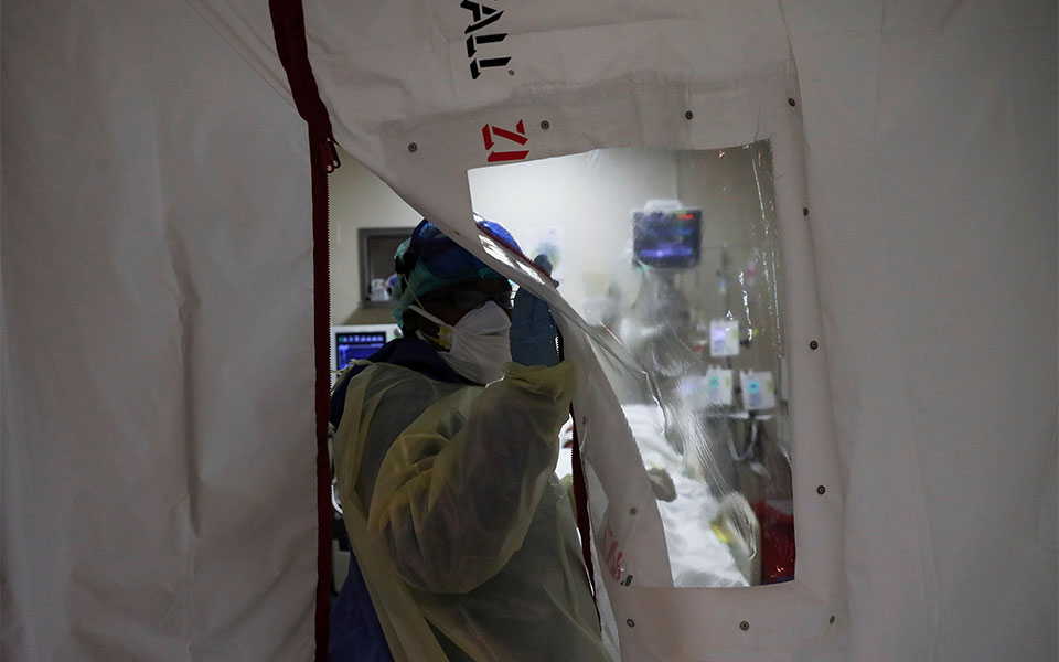 ηπα-ξεπέρασαν-τις-300-000-οι-θάνατοι-από-covid-561195250