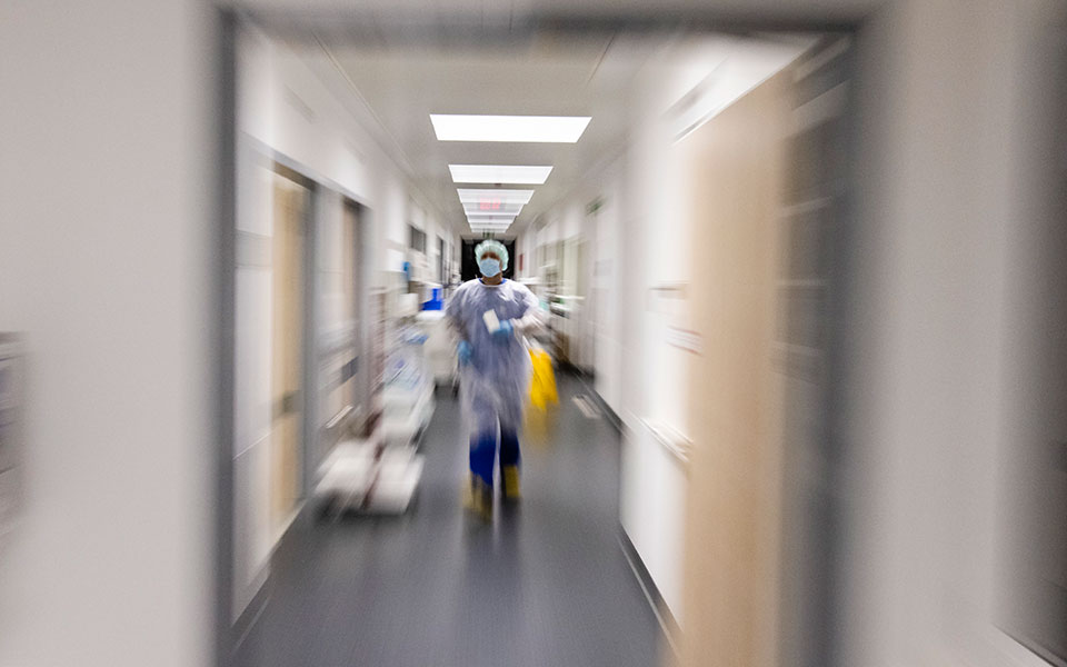 εύθραυστη-ισορροπία-μετά-από-πέντε-εβ-561190057