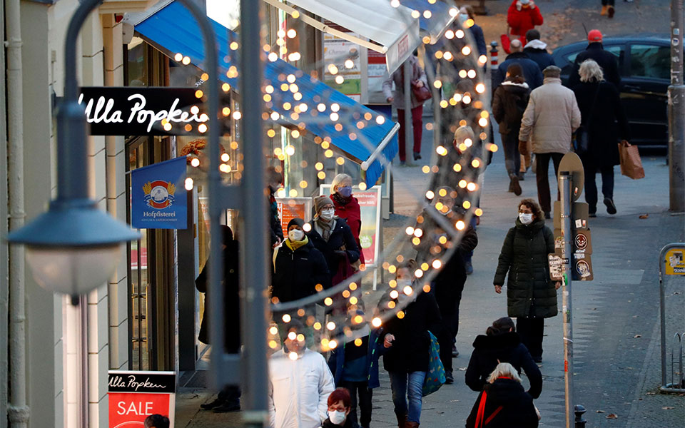 υπέρ-του-εμβολιασμού-η-πλειοψηφία-των-561191092