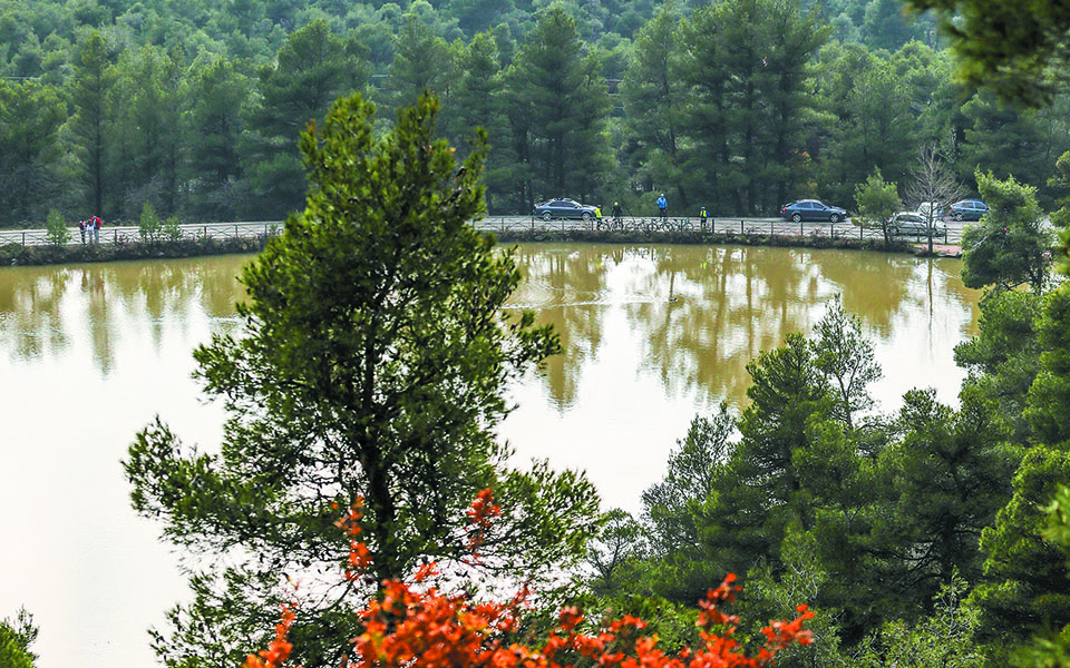ενα-μικρό-υδάτινο-πάρκο-σε-ύψος-600-μέτρω-561211270