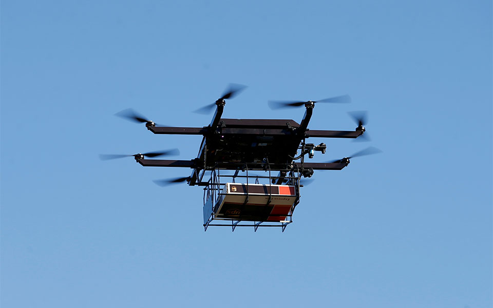 ηπα-νυχτερινά-drones-και-στο-βάθος-παρα-561210613