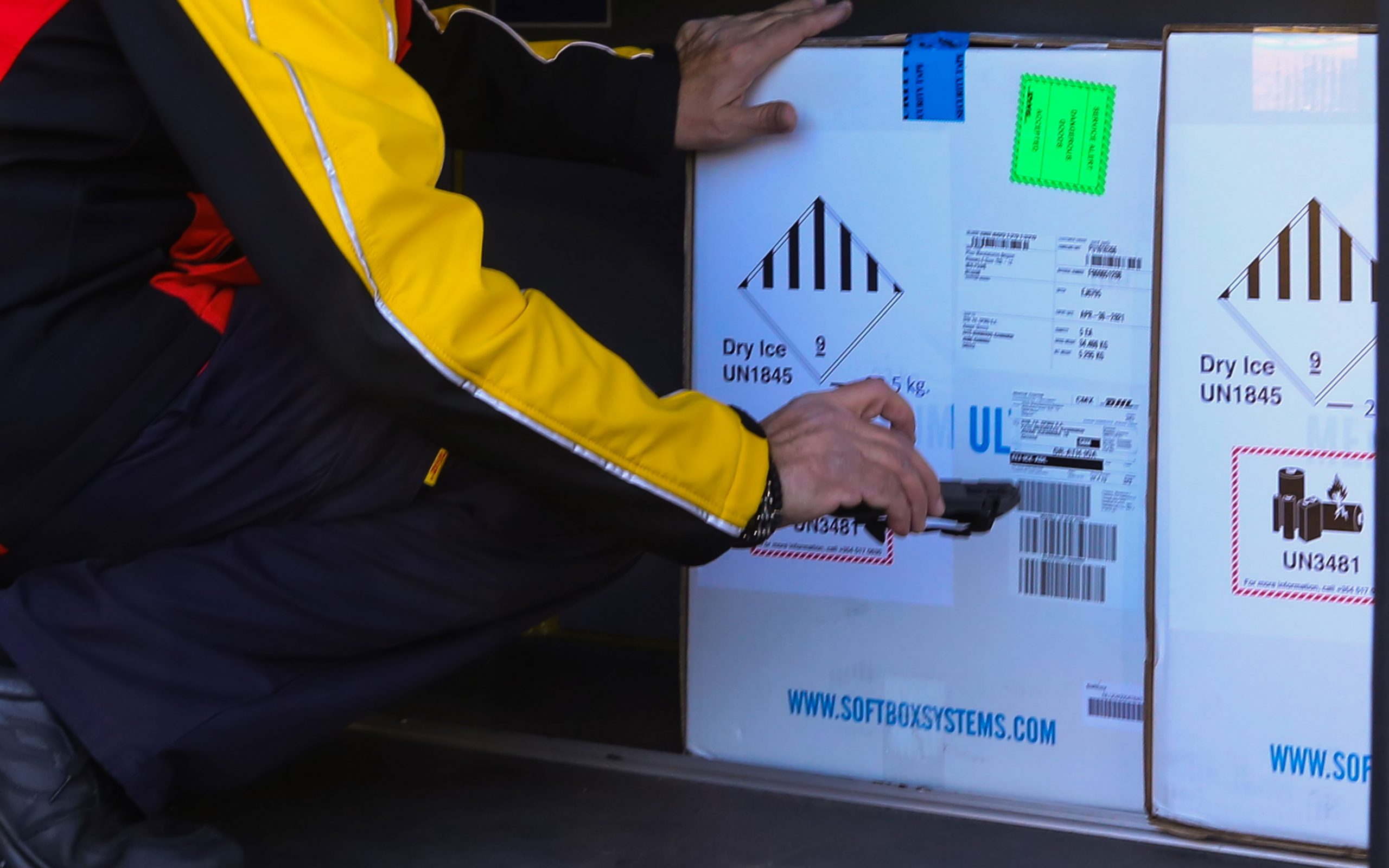 κρήτη-έφτασαν-10-000-εμβόλια-αρχίζει-τη-δ-561211309