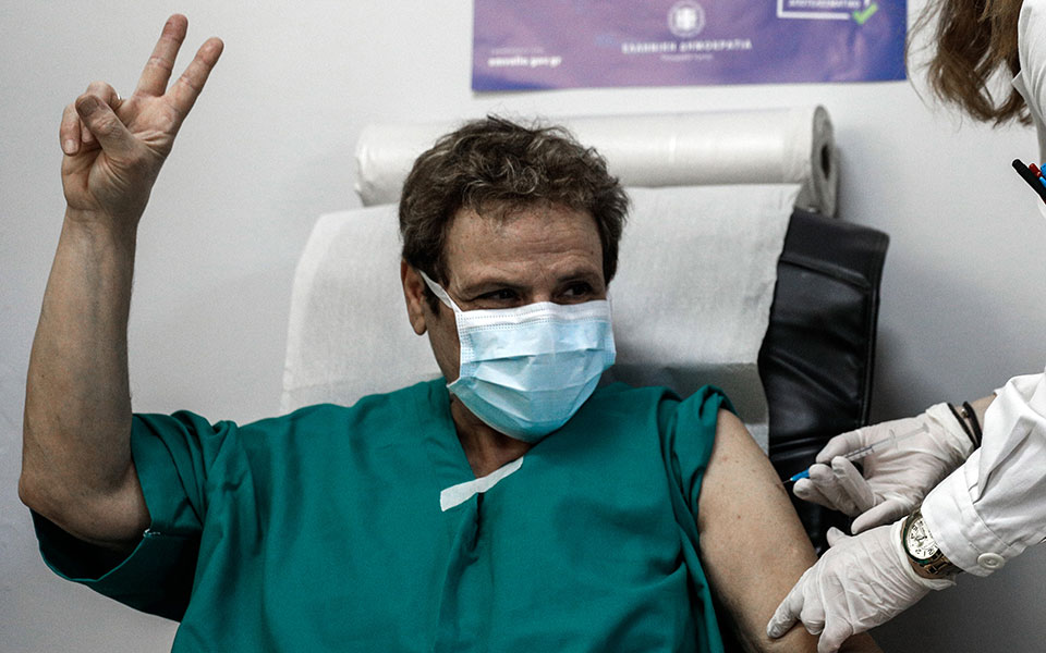 Γεγονός οι πρώτοι εμβολιασμοί στην Ελλάδα κατά της Covid-19-6