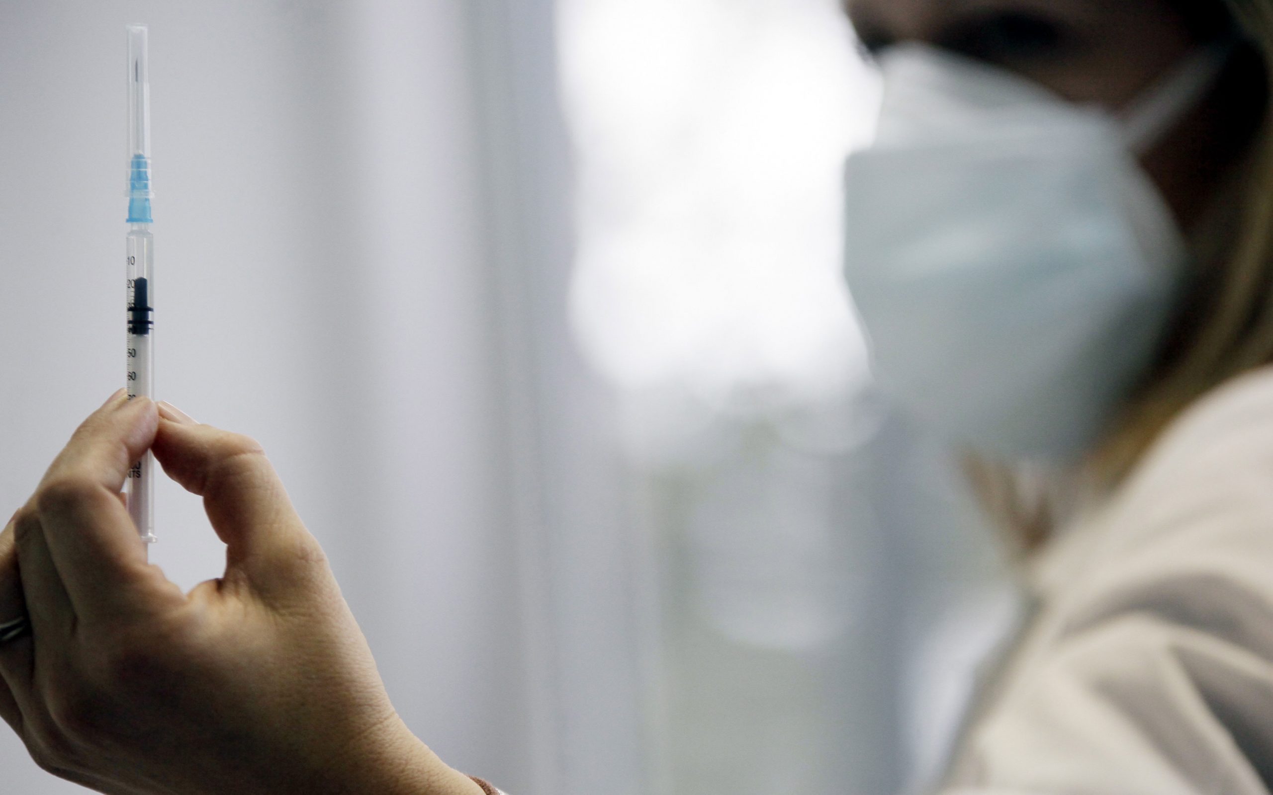 έφτασαν-τα-πρώτα-εμβόλια-στην-περιφέρ-561208930