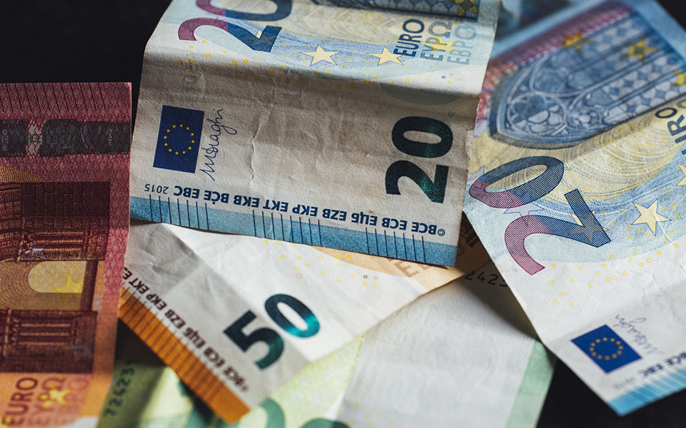 υπό-έλεγχο-η-δημιουργία-νέων-κόκκινων-561192877