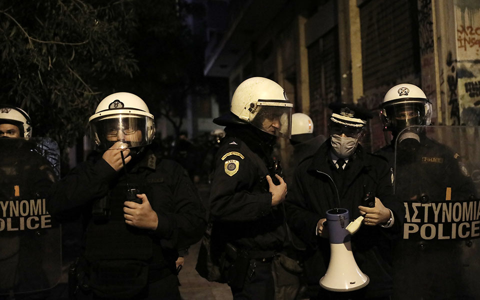 sygkentrosi-diamartyrias-sto-simeio-dolofonias-grigoropoyloy-eikones2