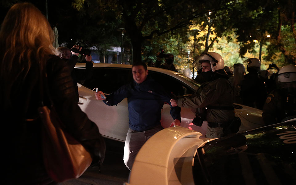 sygkentrosi-diamartyrias-sto-simeio-dolofonias-grigoropoyloy-eikones3