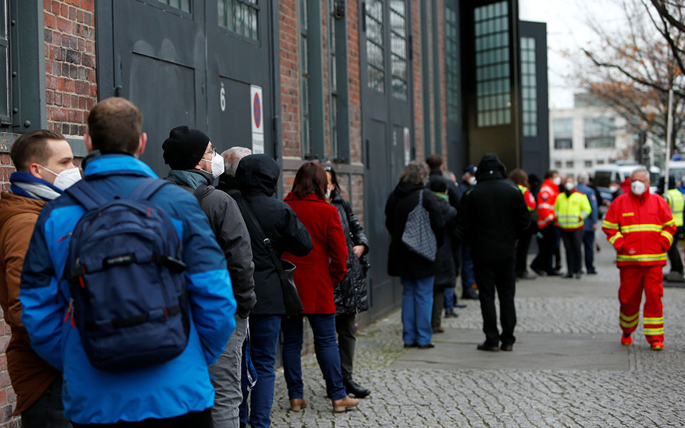 η-παραλλαγή-β1-17-του-νέου-κορωνοϊού-κυκλ-561209569