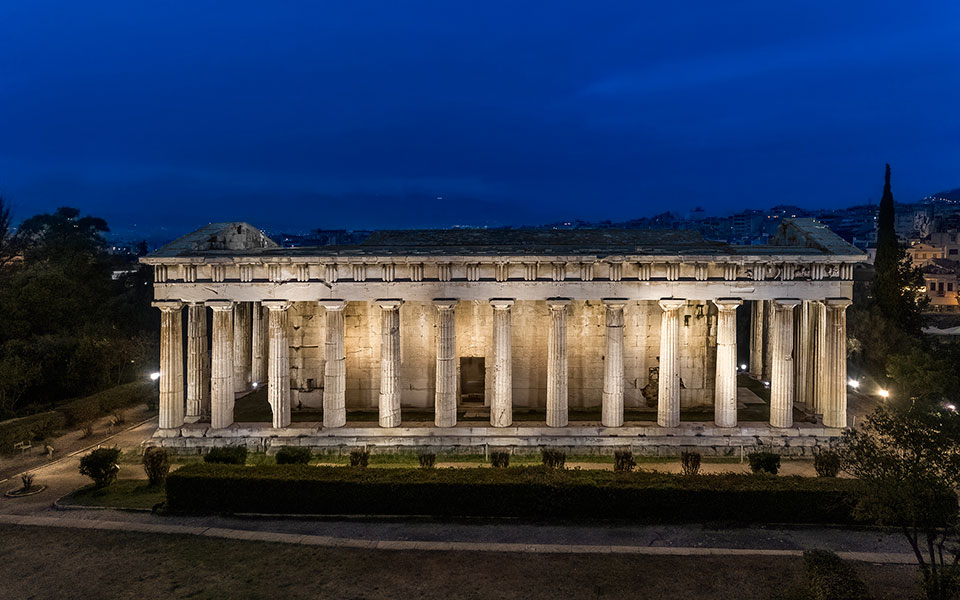 Φωταγωγήθηκαν ο ναός του Ηφαίστου και το μνημείο του Φιλοπάππου-2