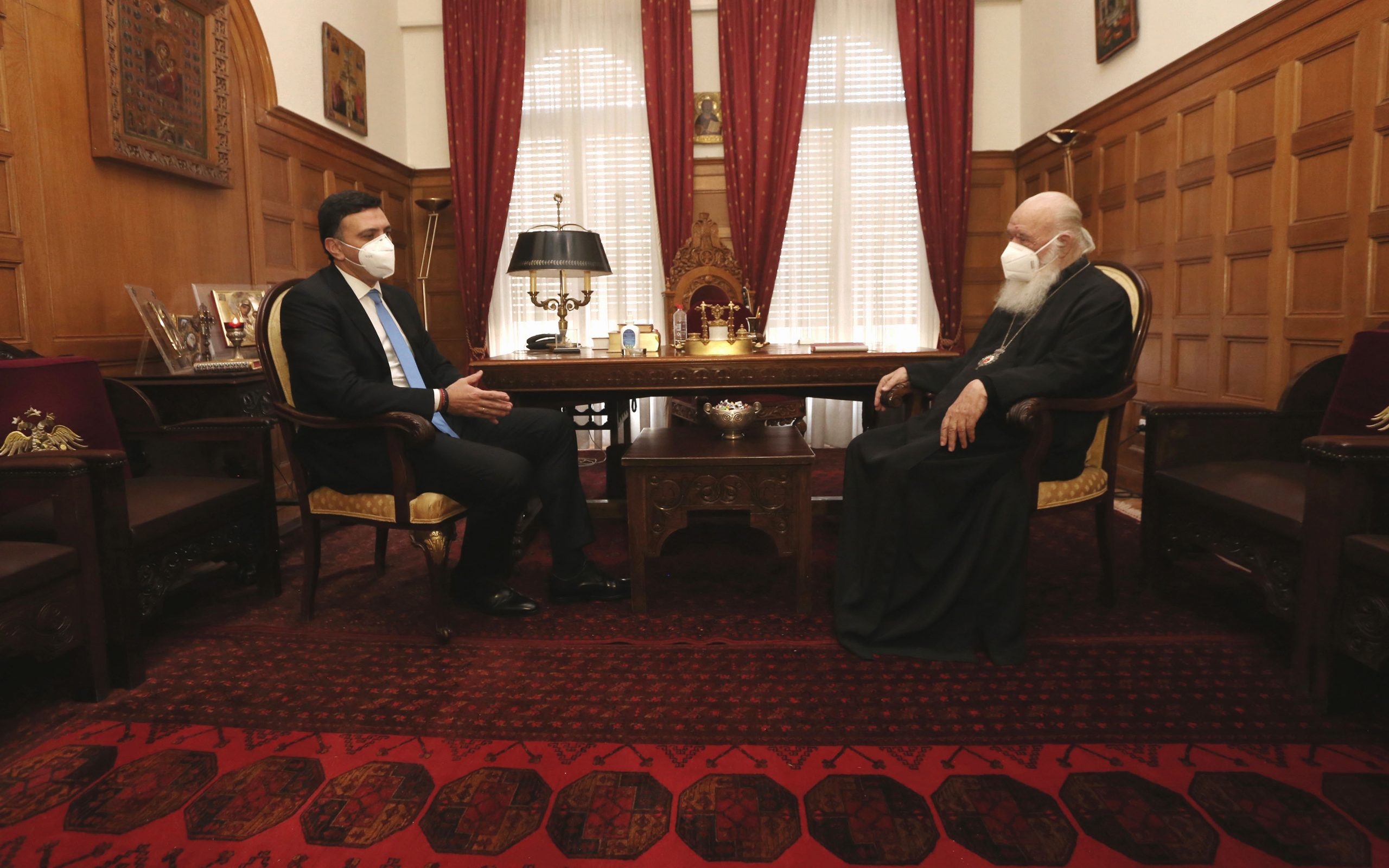 ιερώνυμος-παρούσα-η-εκκλησία-στους-561204112