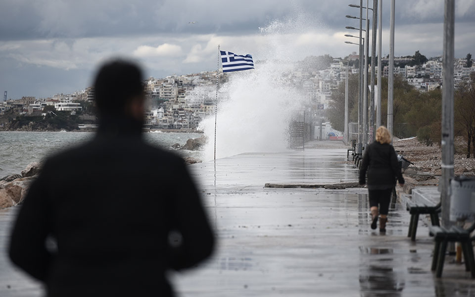 βροχές-και-καταιγίδες-την-παρασκευή-561191080