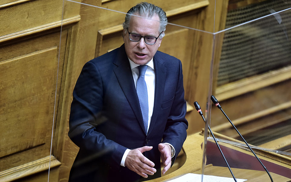 γ-κουμουτσάκος-προσυπογράφω-την-ιδέα-561183799