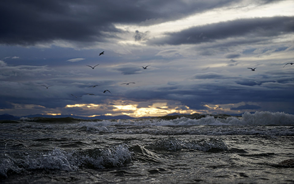 ισχυρές-βροχές-και-άνεμοι-στην-αττική-561192736