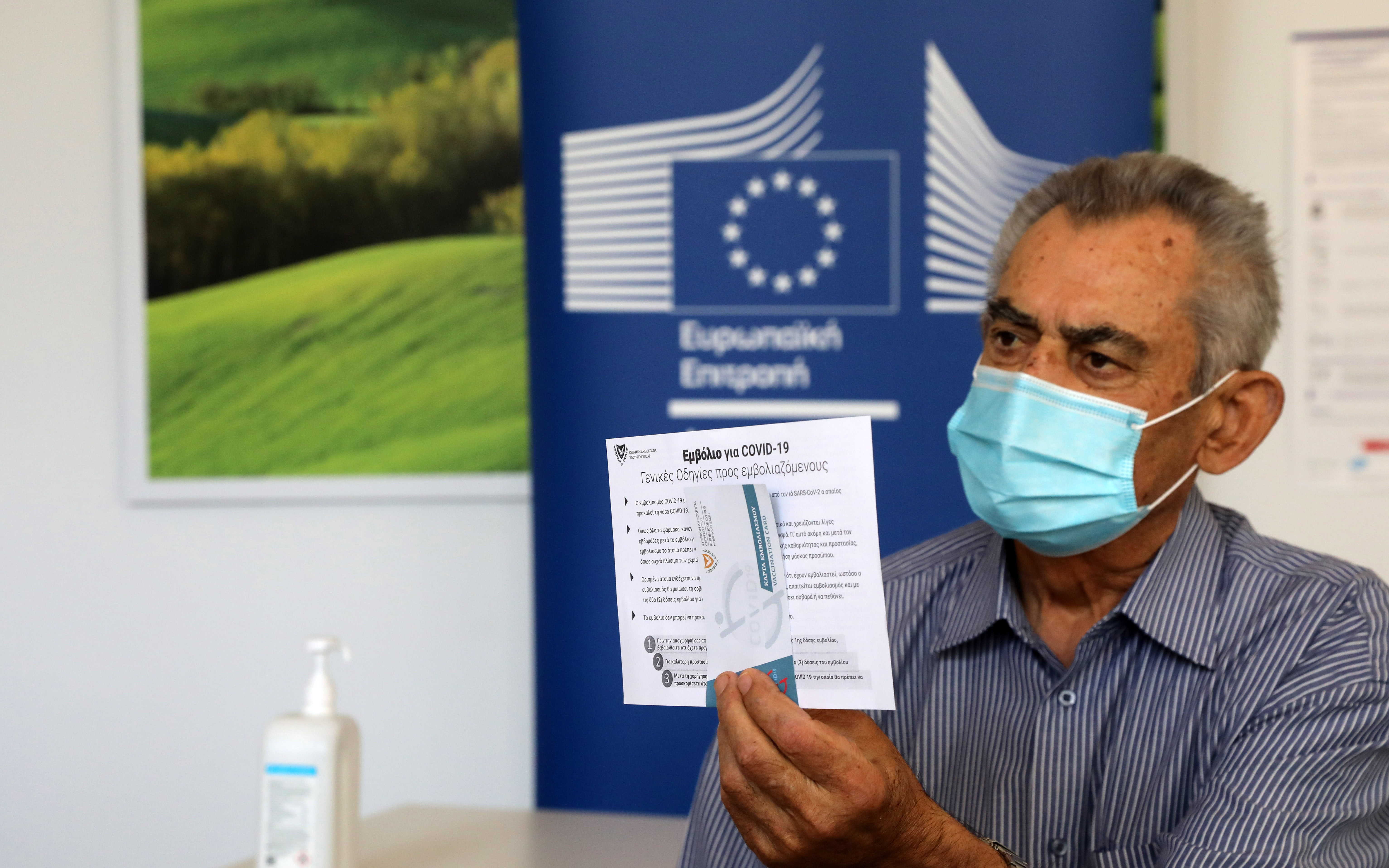 Η Ευρώπη θωρακίζεται – Εικόνες από τους πρώτους εμβολιασμούς-4