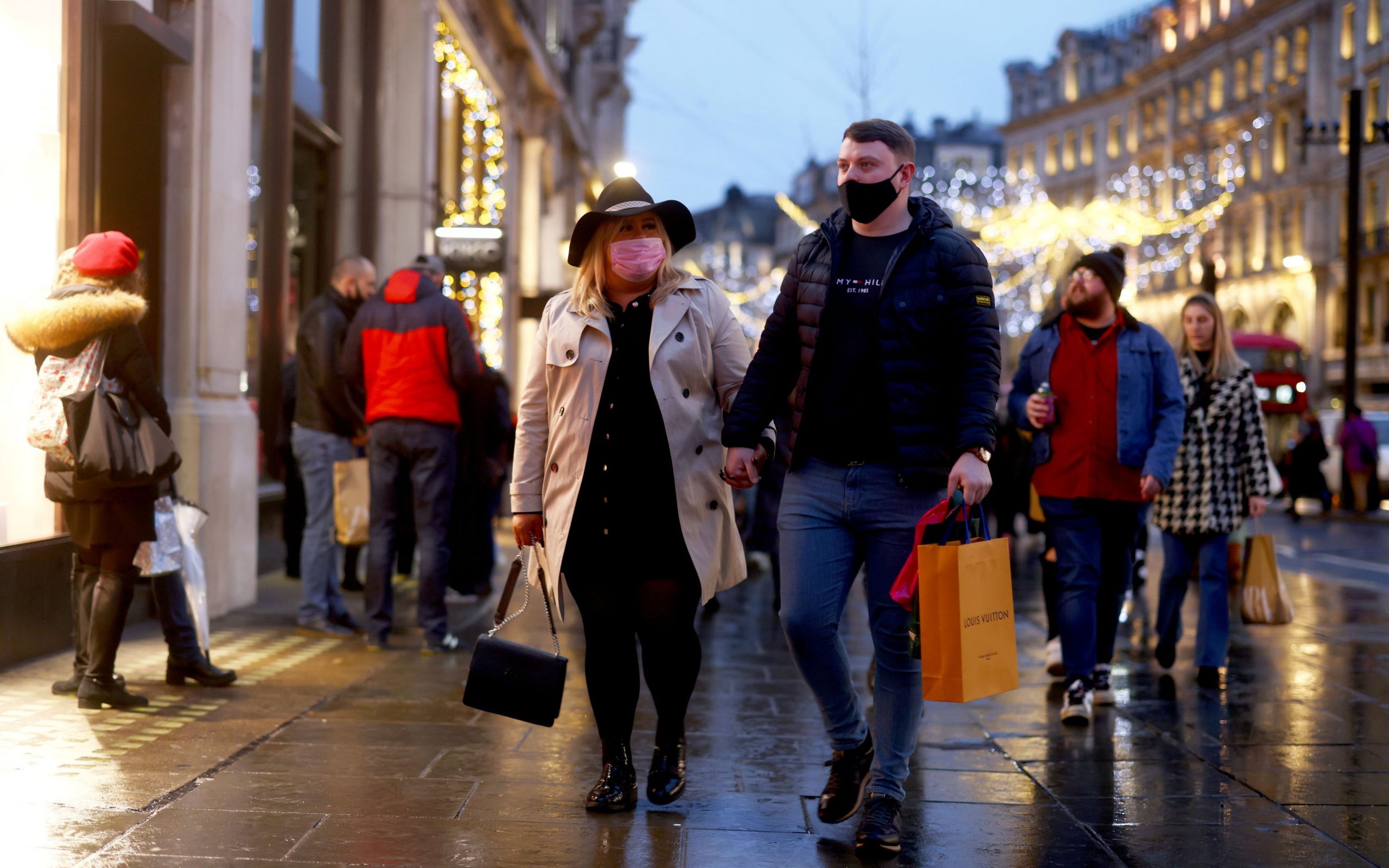 κορωνοϊός-προς-την-υψηλότερη-βαθμίδα-561194809