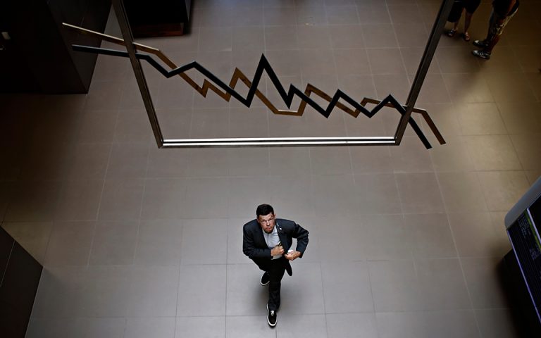 ομόλογα-ή-μετοχές-πώς-παίζει-την-ελλ-561205540