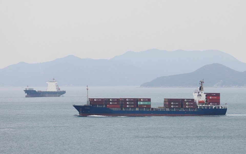 η-τέλεια-καταιγίδα-για-την-εμπορική-561191056