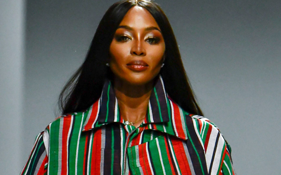 η-ναόμι-κάμπελ-δωρίζει-γεύματα-σε-νοσο-561206857