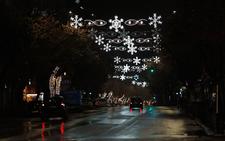 Αλλάζει η ώρα απαγόρευσης κυκλοφορίας – Τι ισχύει για Χριστούγεννα και Πρωτοχρονιά-1