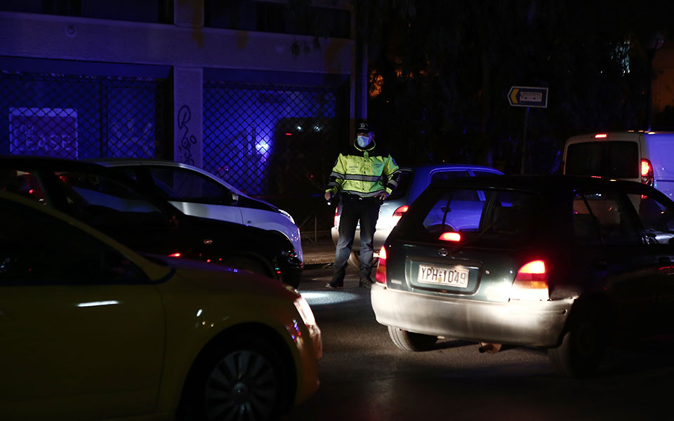 Αλλάζει η ώρα απαγόρευσης κυκλοφορίας – Τι ισχύει για Χριστούγεννα και Πρωτοχρονιά-2