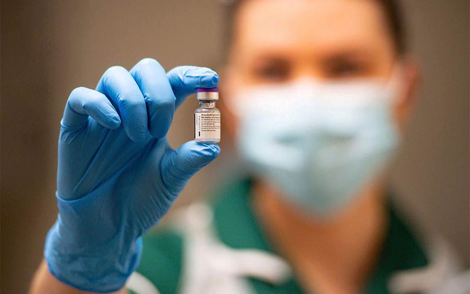 ηπα-έγκριση-του-εμβολίου-της-pfizer-τις-επό-561192151