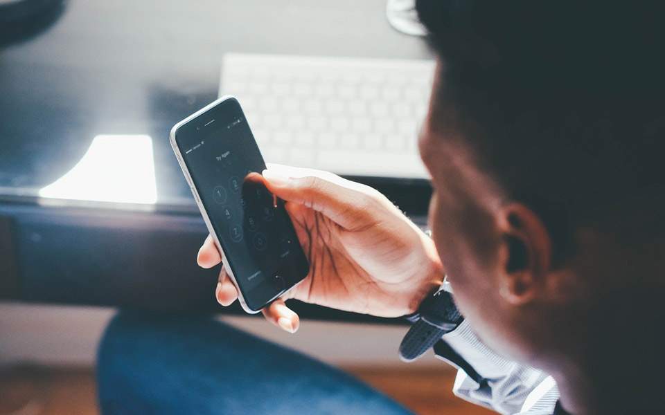 συναλλαγές-με-το-δημόσιο-από-το-κινητό-561205246