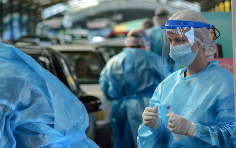 πού-διενεργούνται-drive-though-τεστ-από-τον-εο-561186841