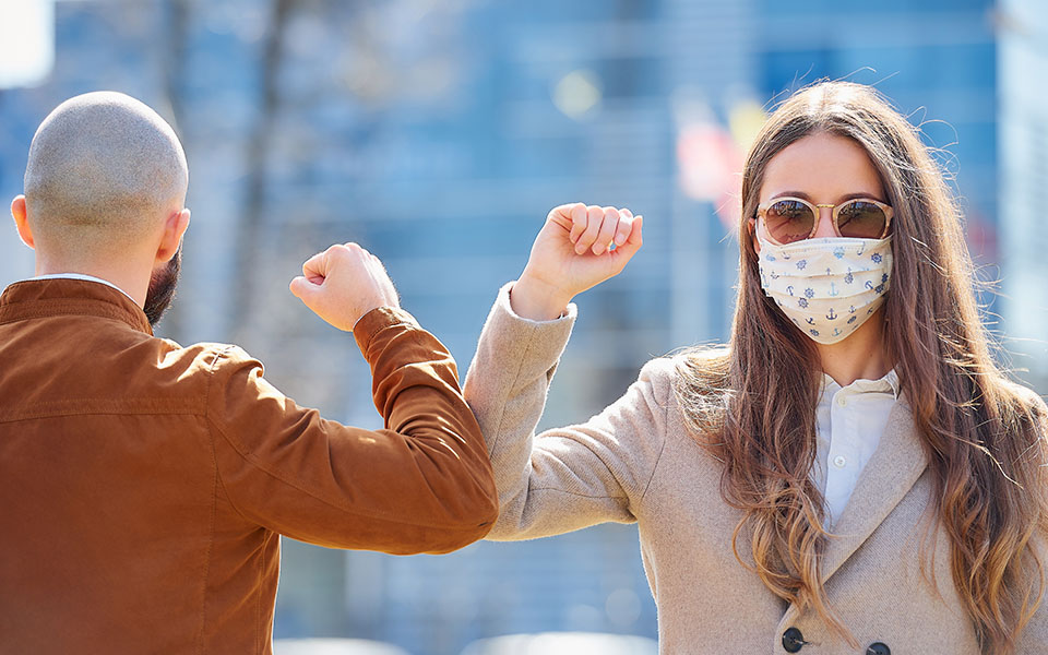 πότε-θα-σφίξουμε-πάλι-τα-χέρια-561198937