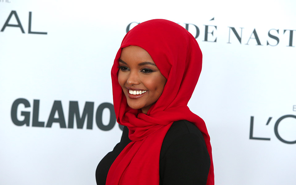 η-χαλίμα-άντεν-αποχαιρετά-τις-πασαρέλ-561181237