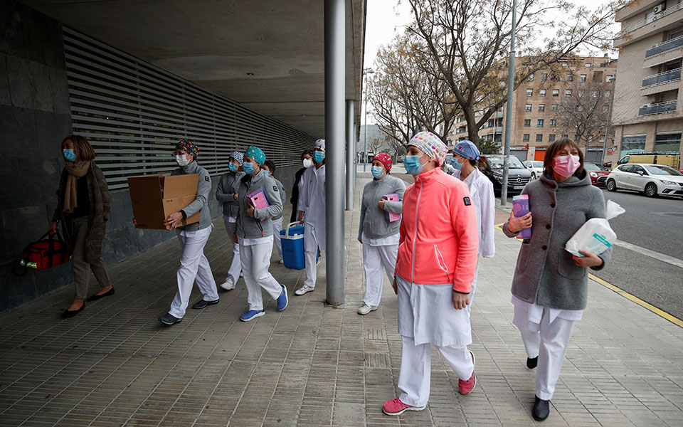 ισπανία-περισσότεροι-από-50-000-νεκροί-από-561209524