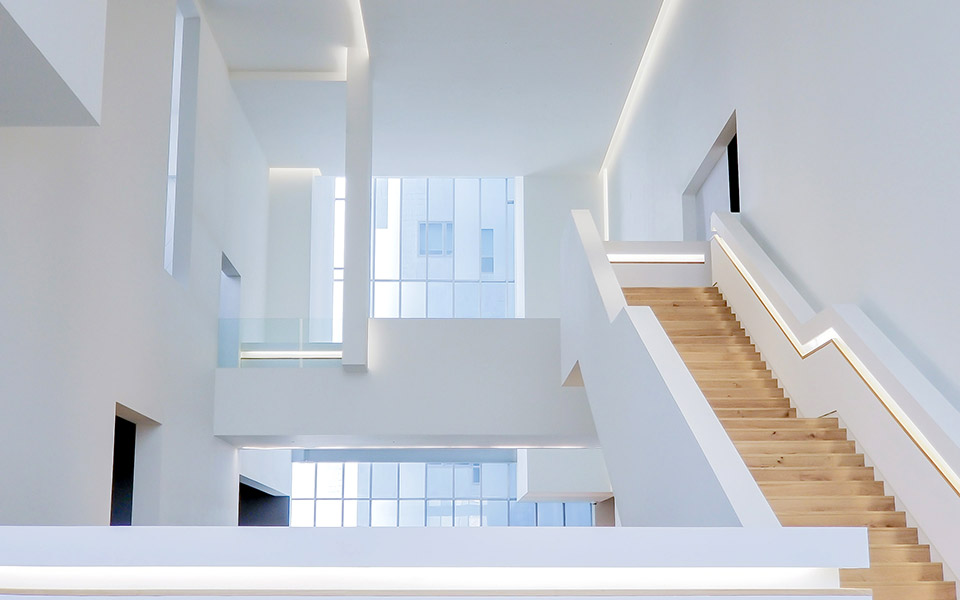 διακόσμηση-σκάλας-εισόδου-561196138