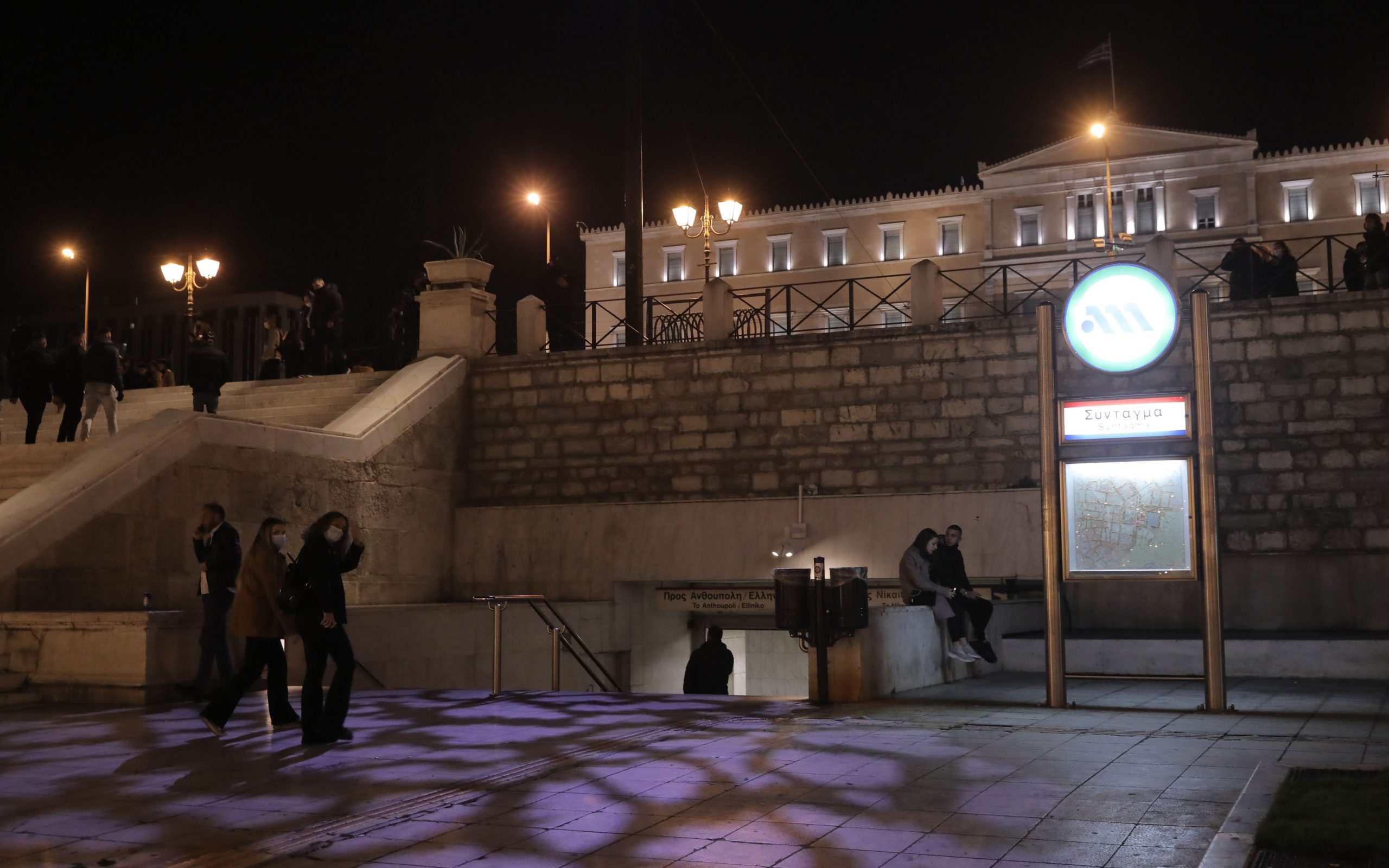 κλείνουν-πέντε-σταθμοί-του-μετρό-561207865