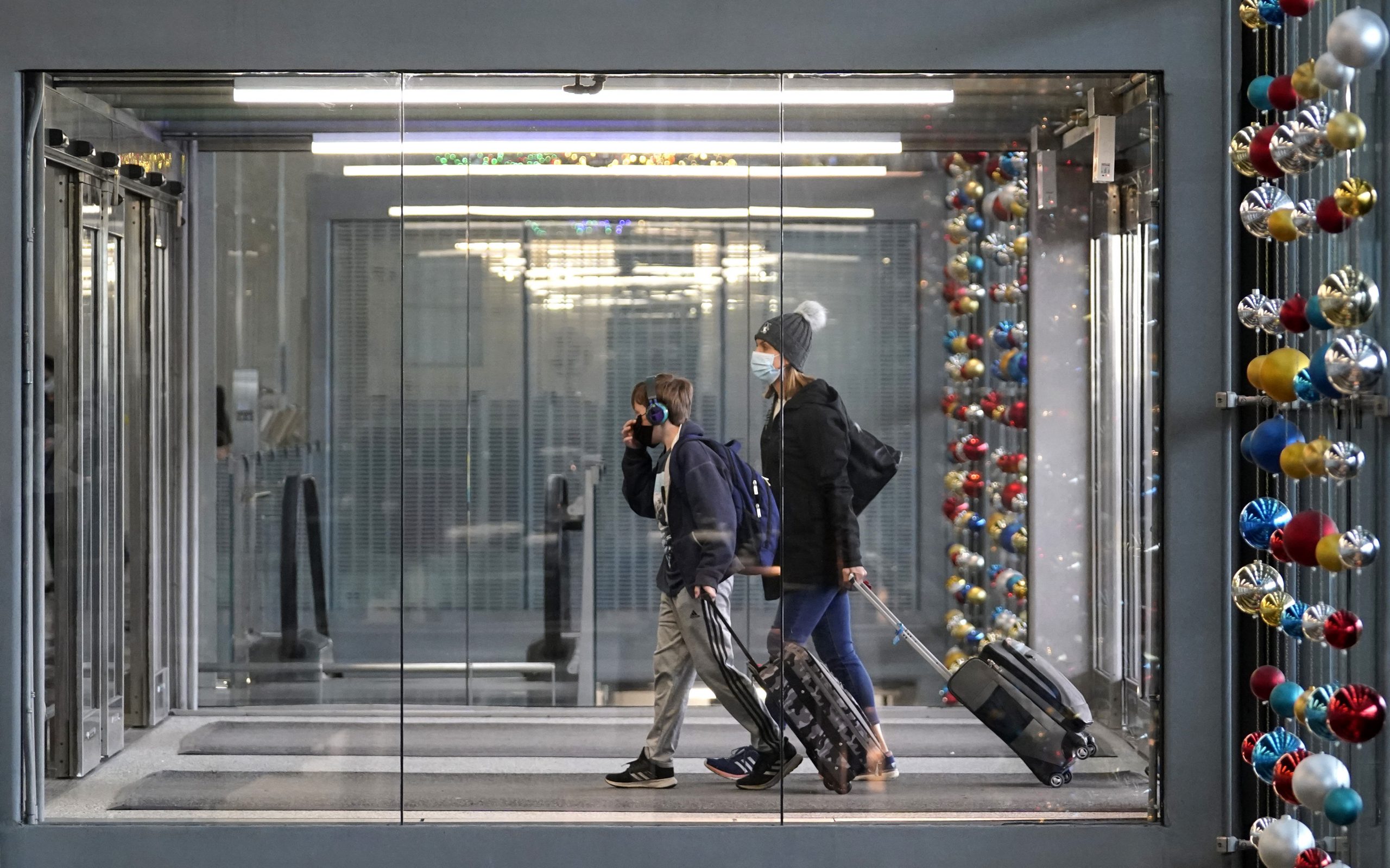 οι-ξενιτεμένοι-και-το-δίλημμα-της-επισ-561195625