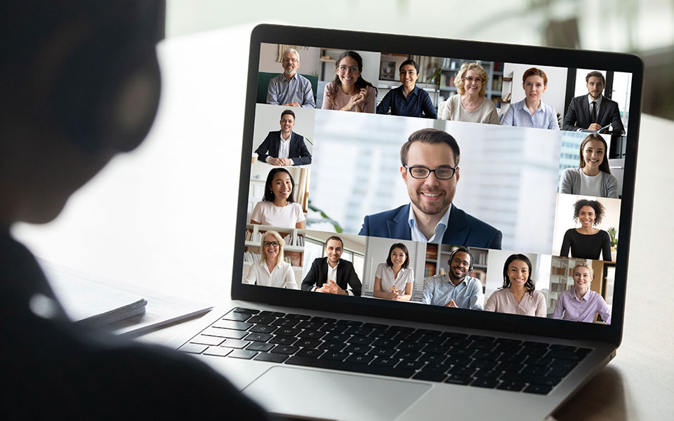 οι-επιχειρήσεις-μειώνουν-επενδύσεις-561183841