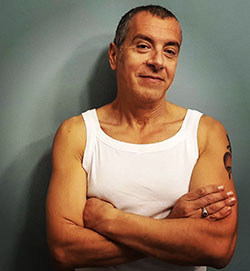 Με τη φανέλα του βαρουφακισμού-1