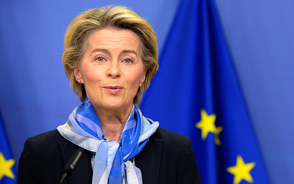 συγκίνηση-φον-ντερ-λάιεν-για-τα-πρώτα-ε-561206827