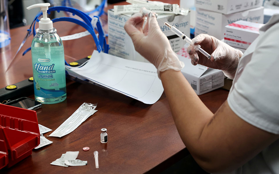 ελβετία-ξεκίνησε-ο-εμβολιασμός-εναντ-561206056