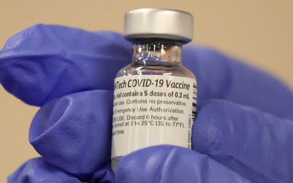 οι-δύο-πρώτοι-που-θα-εμβολιαστούν-στην-561200125